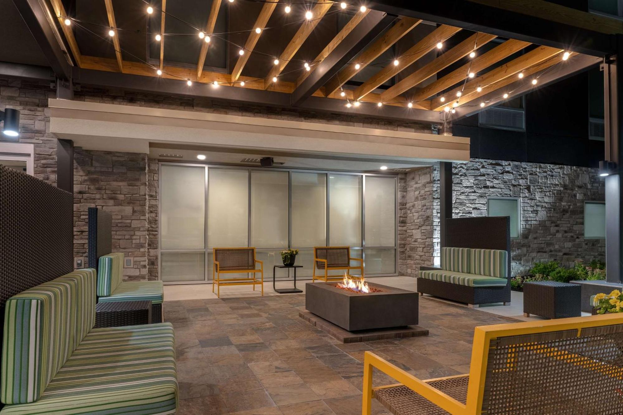Home2 Suites By Hilton 科科莫 外观 照片